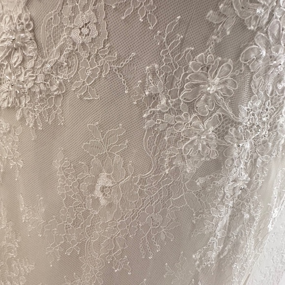 Blue By Enzoani Mermaid Style Ivory Wedding Dress -  Size 8- Retails $4000 - Picture 3 of 8